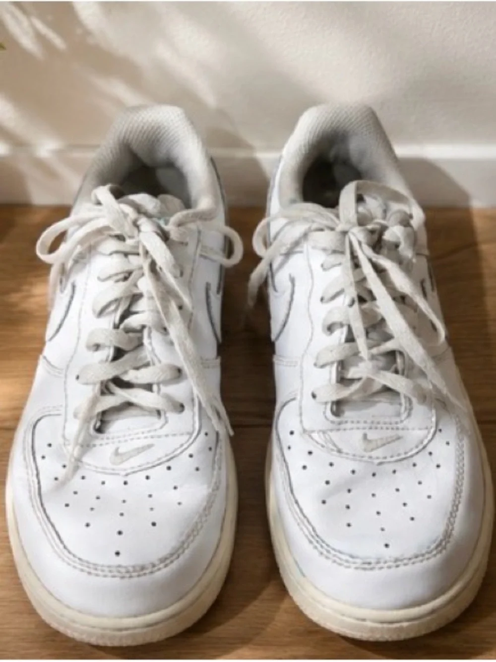 Nike White Kids Sneakers with Cream Sole